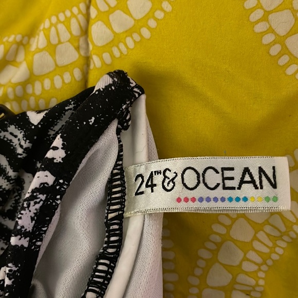 (Separates) 24th& Ocean Bikini Top - Picture 4 of 4
